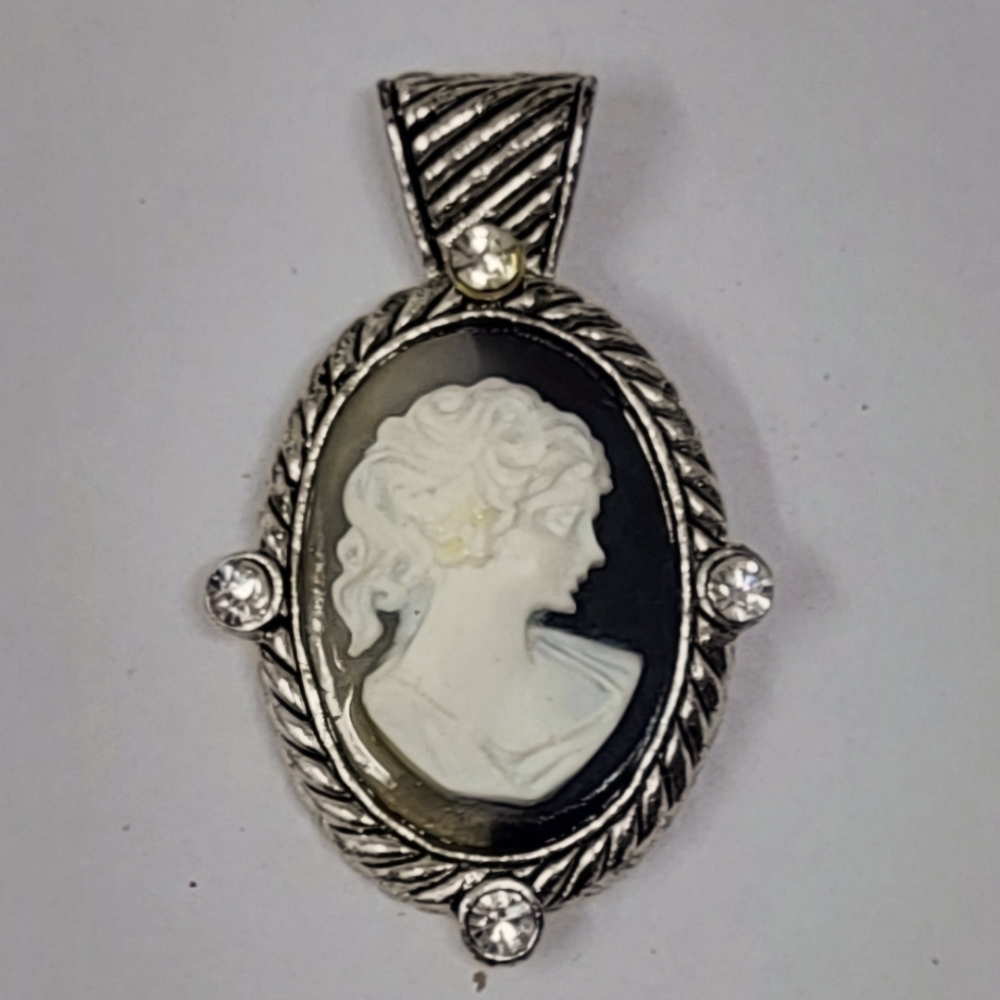 Cameo Pendant Vintage White and Black with Rhinestones